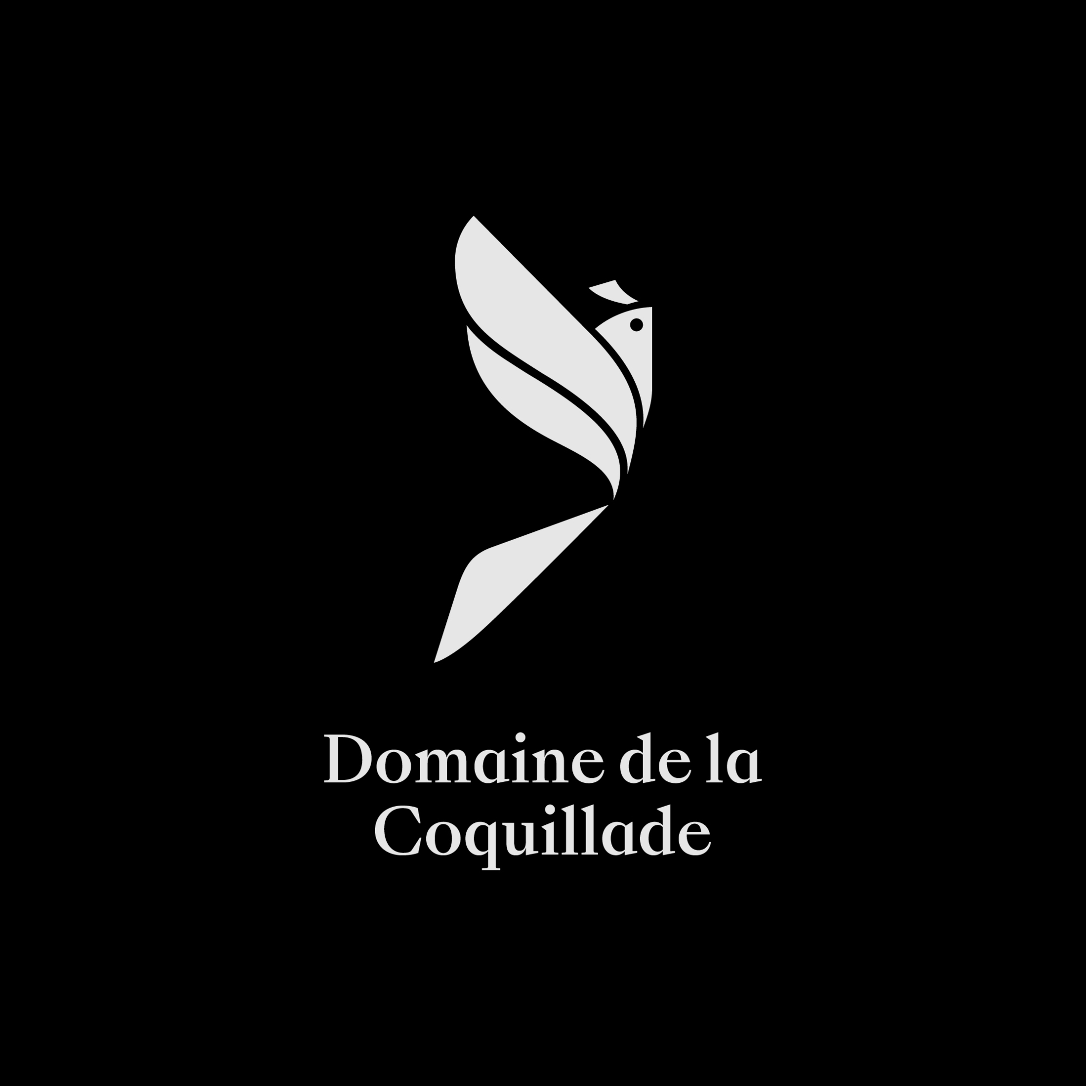 Logo du Domaine de la Coquillade, alouette huppée stylisée en blanc sur fond noir