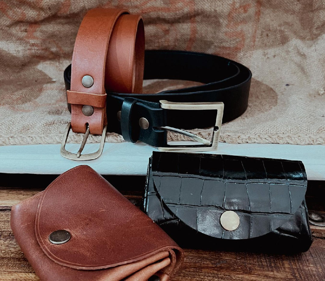 Accessoires en cuir faits main Maison Rottier : ceintures et porte-monnaies artisanaux