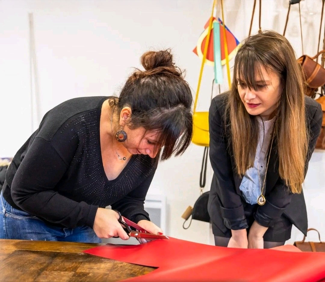 Atelier maroquinerie Maison Rottier : fabrication artisanale d’un accessoire en cuir