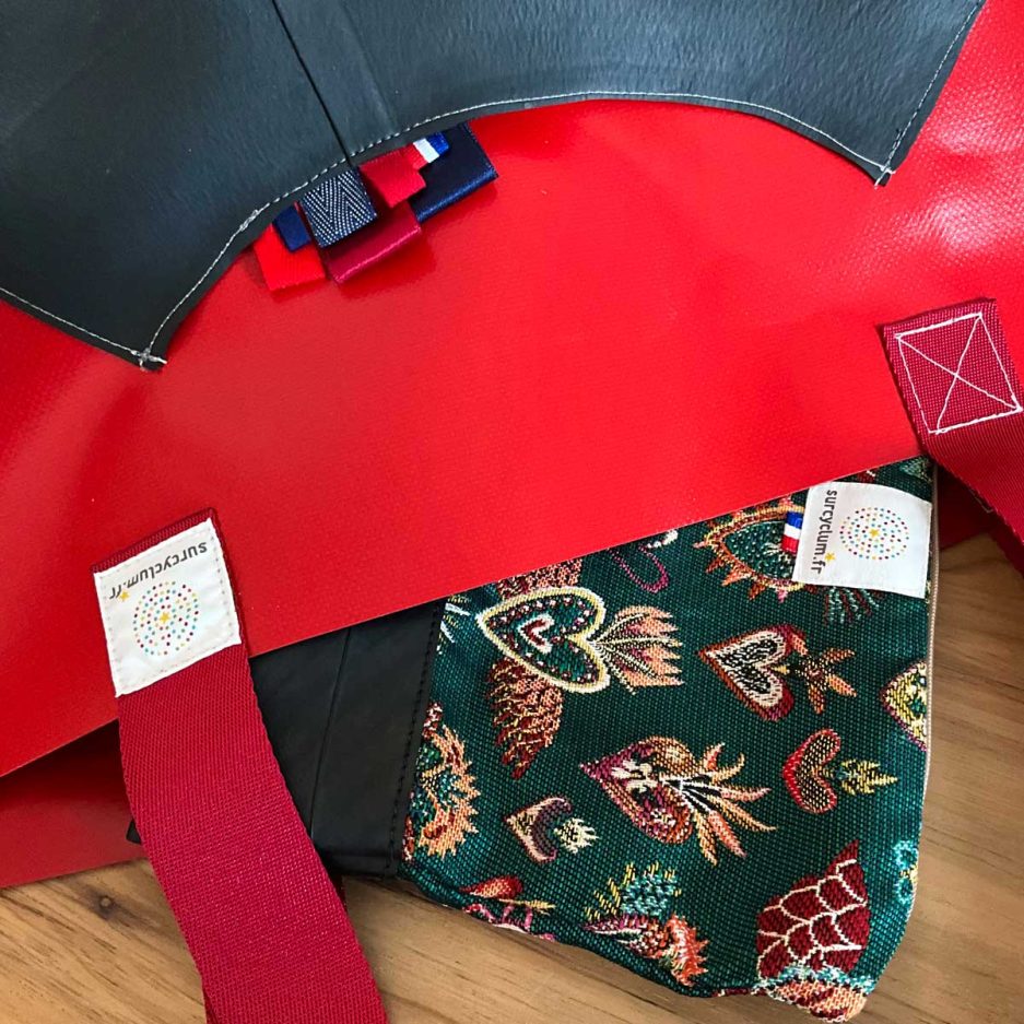 Création artisanale upcyclée par Surcyclum avec des matériaux de récupération