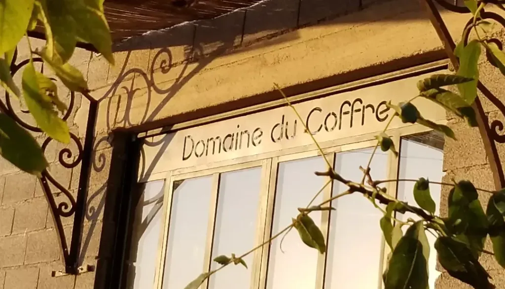 Entrée du Domaine du Coffre à Pertuis