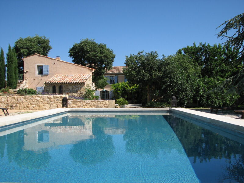 Hébergements au Domaine du Coffre à Pertuis - gîtes et chambres d'hôtes dans le Luberon