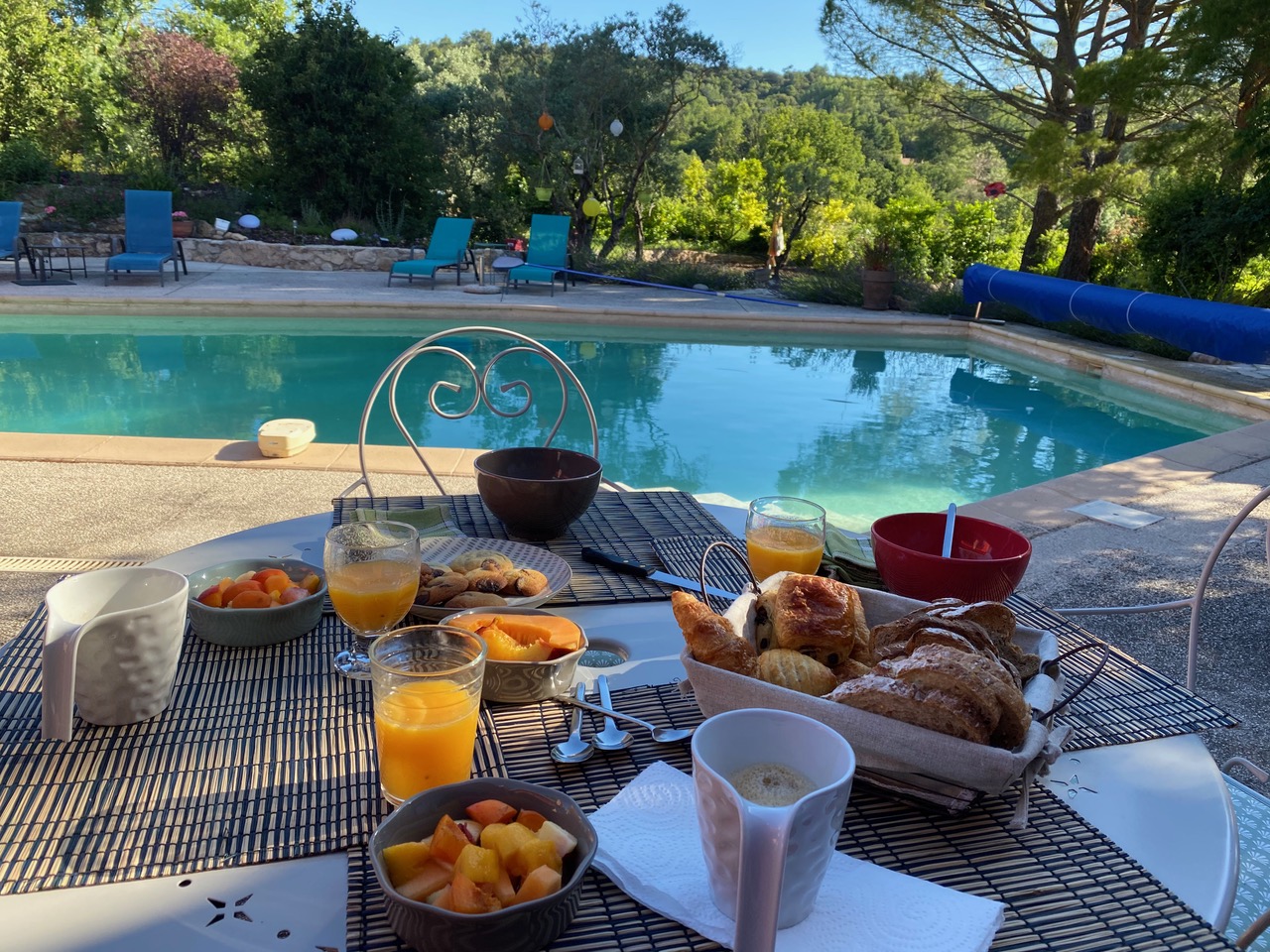 Le Mas de la Diligence à Mirabeau, chambres et table d’hôtes avec piscine