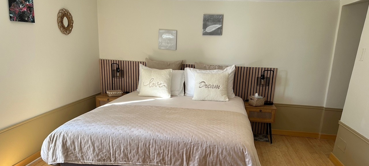 Chambre Régalon au Mas de la Diligence – Chambre familiale avec terrasse