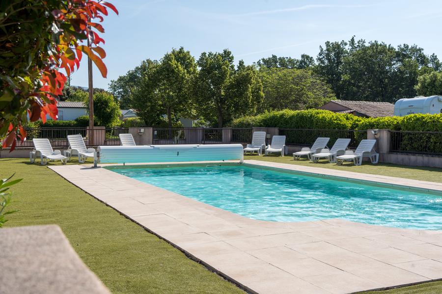 Piscine du Lubea Camping à Apt dans le Luberon