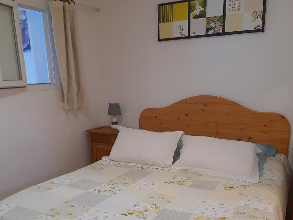 Chambre Provence avec terrasse et salon de jardin chez Cécile à Lagnes