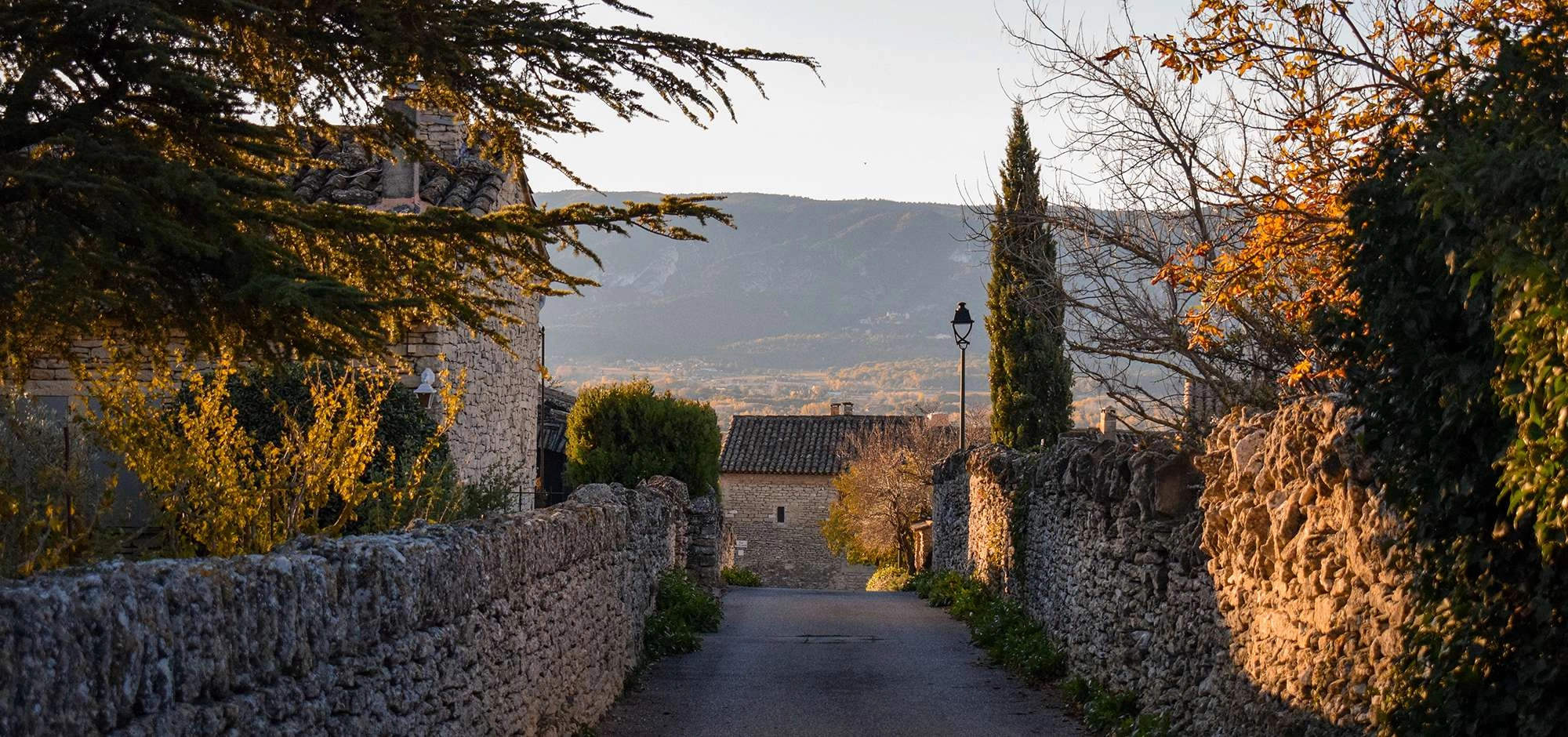 Top 5 des villages moins connus du Luberon à découvrir cet automne