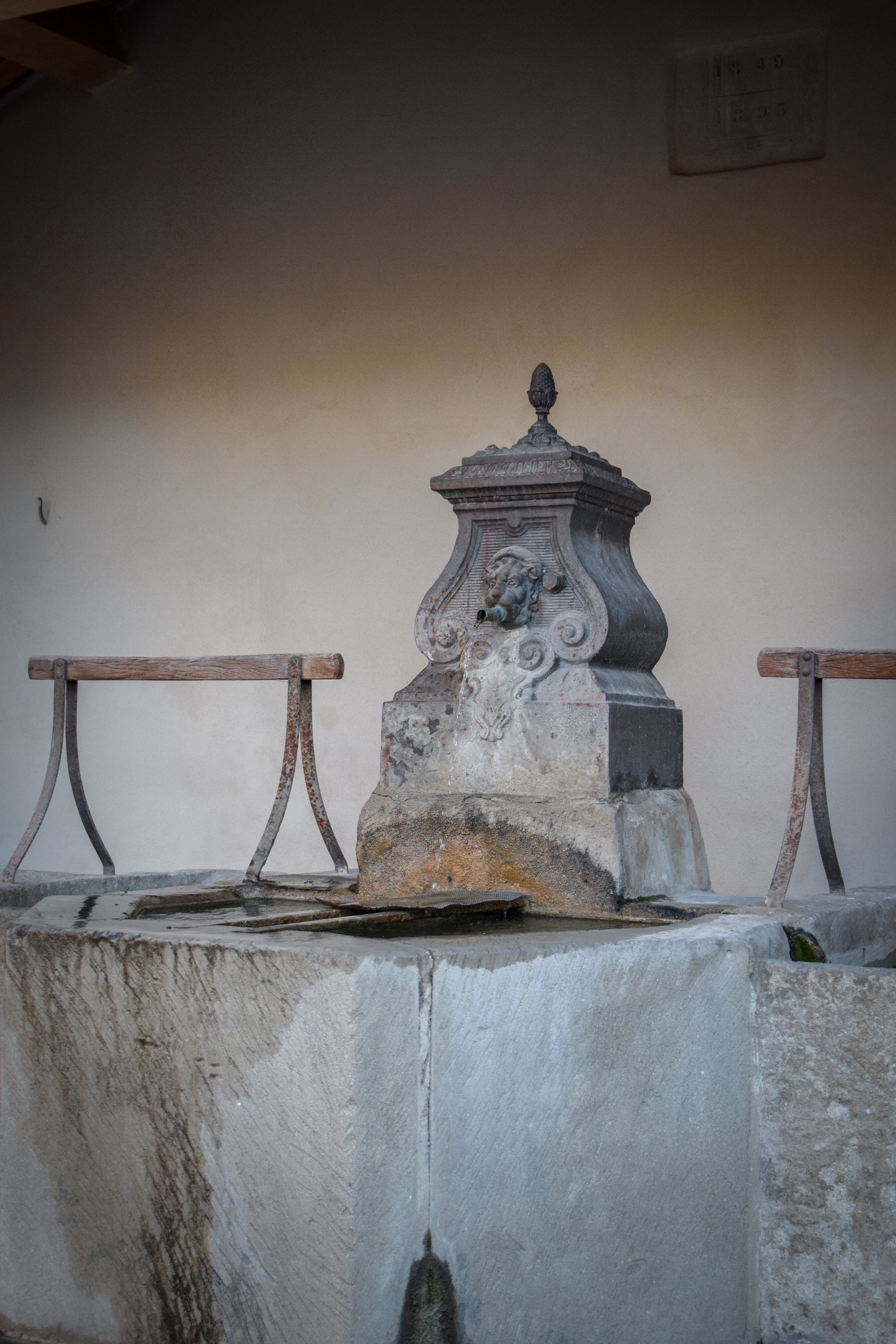 Fontaine à Cabirères-d'Avignon
