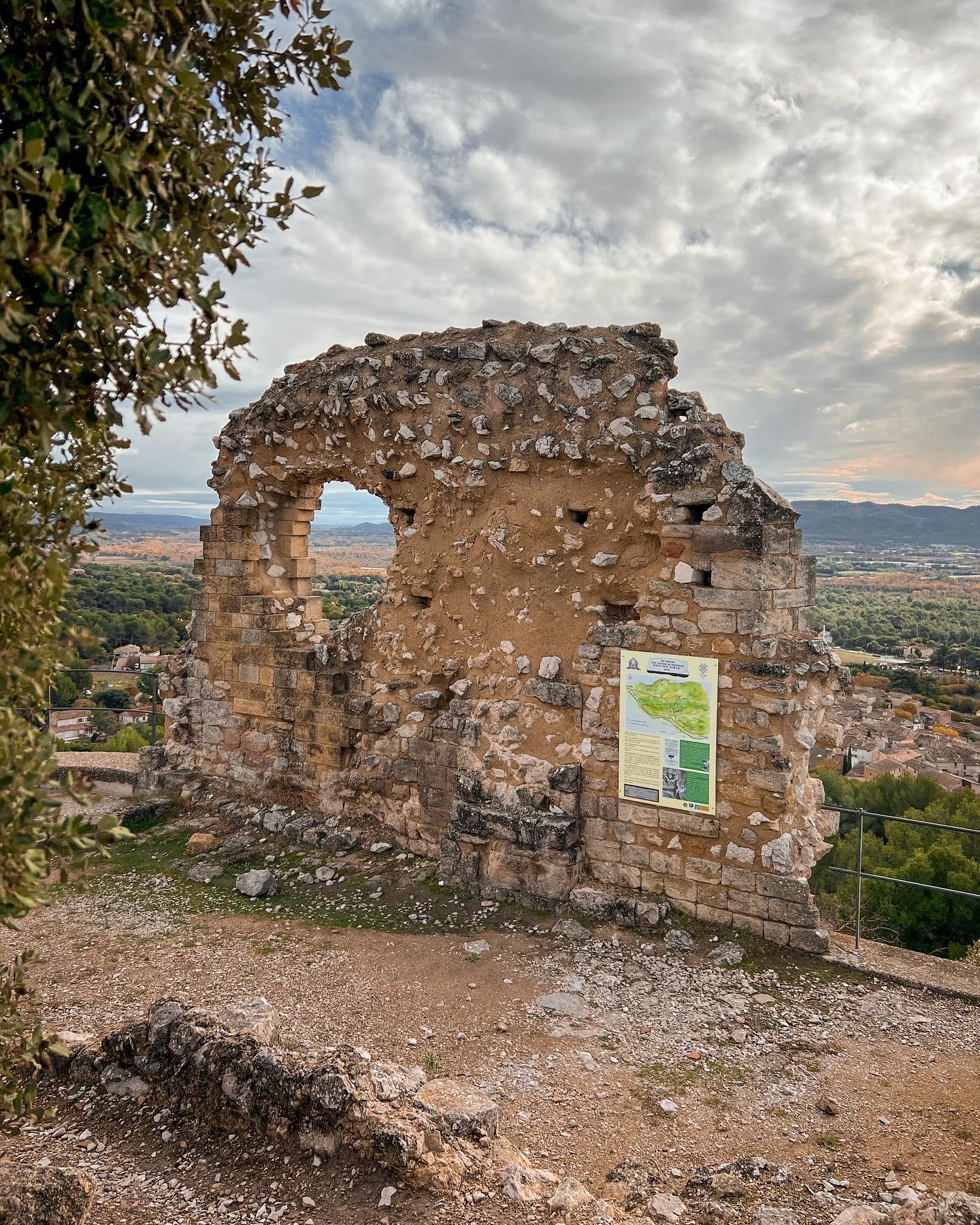 Vestiges Castrum sur les hauteurs de Mérindol