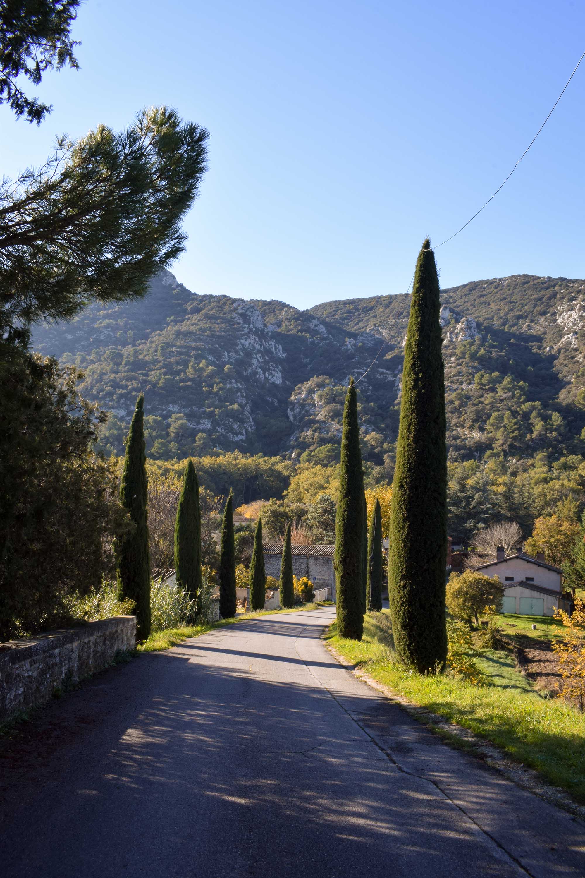 Village de Maubec à l'automne