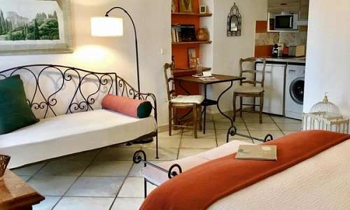 Chambre Claire Fontaine 2-3 pers avec Kitchenette et Terrasse