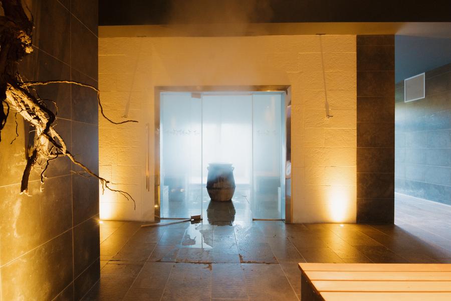 Espace hammam et bain vapeur du Spa Coquillade Provence dans une ambiance apaisante