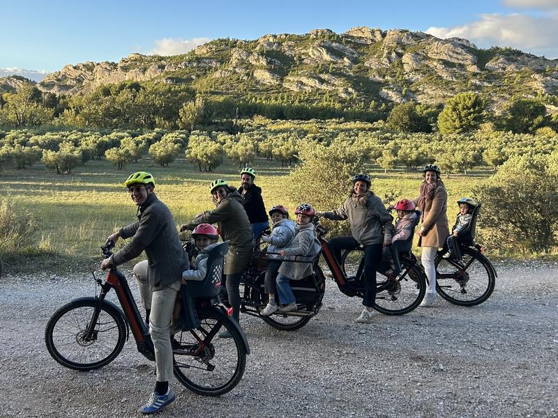 Unusual Ride. Découvrir le Luberon à vélo autrement, lors d’une sortie guidée sur mesure Sortie vélo guidée sur mesure dans le Luberon avec Unusual Ride, entre paysages naturels et itinéraires confidentiels