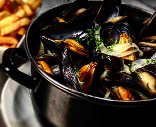 Moules du Ô Méryl à Cavaillon Moules en cocotte servies au restaurant Ô Méryl à Cavaillon