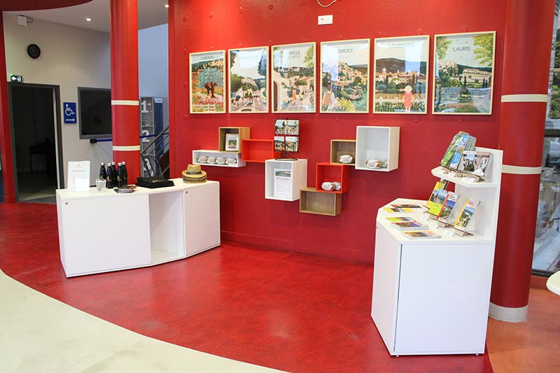 Boutique Destination Luberon : souvenirs locaux, cartes IGN et topo-guides