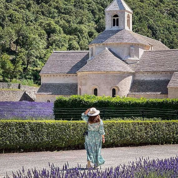 Découvrir l’abbaye de Sénanque pas à pas