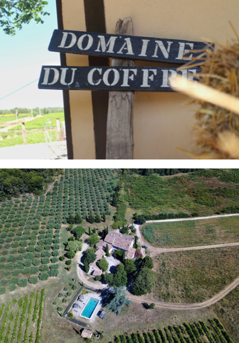 Panneau du Domaine du Coffre et vue aérienne du domaine au cœur des paysages viticoles