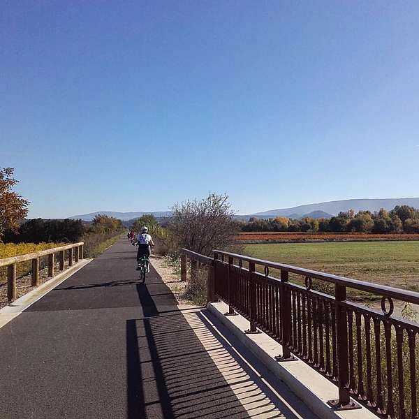MAUBEC-COUSTELLET - Les villages perchés à vélo