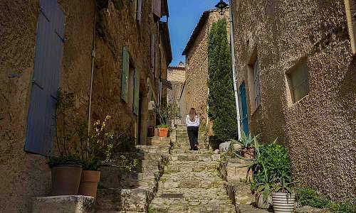vaugines-personne-qui-marche.jpg