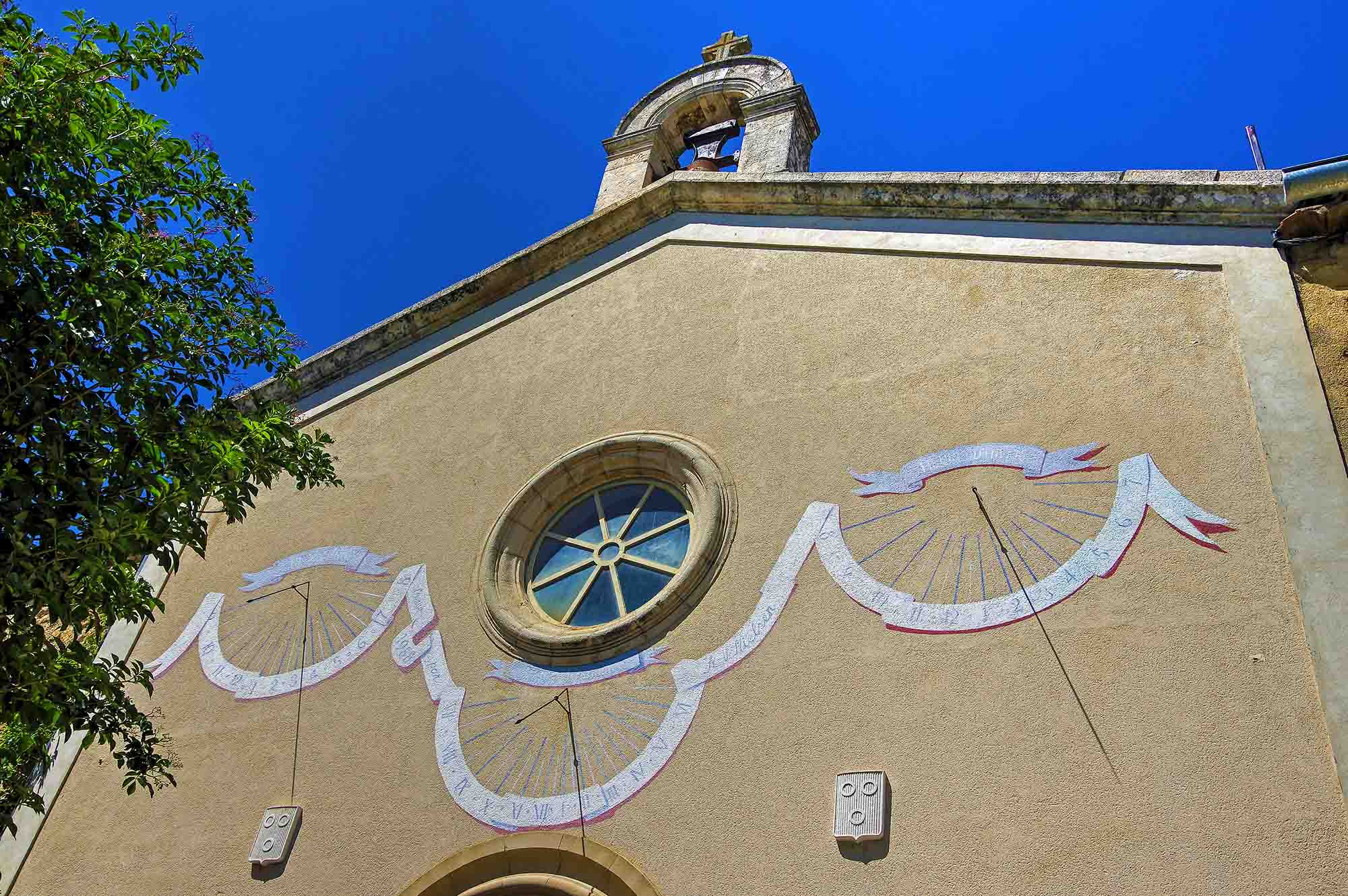 Cadrans solaires et patrimoine à Vaugines