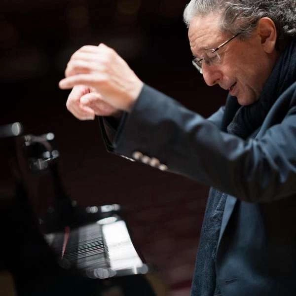 Récital de piano de Jean-Marc Luisada au Château Saint-Pierre de Méjans