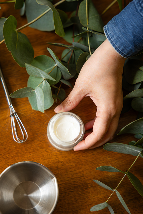 Atelier bien-être à Cucuron pour créer une crème de jour naturelle