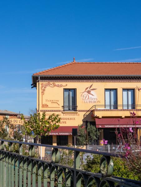 Façade de la boutique Les Délices du Luberon à L'Isle-sur-la-Sorgue