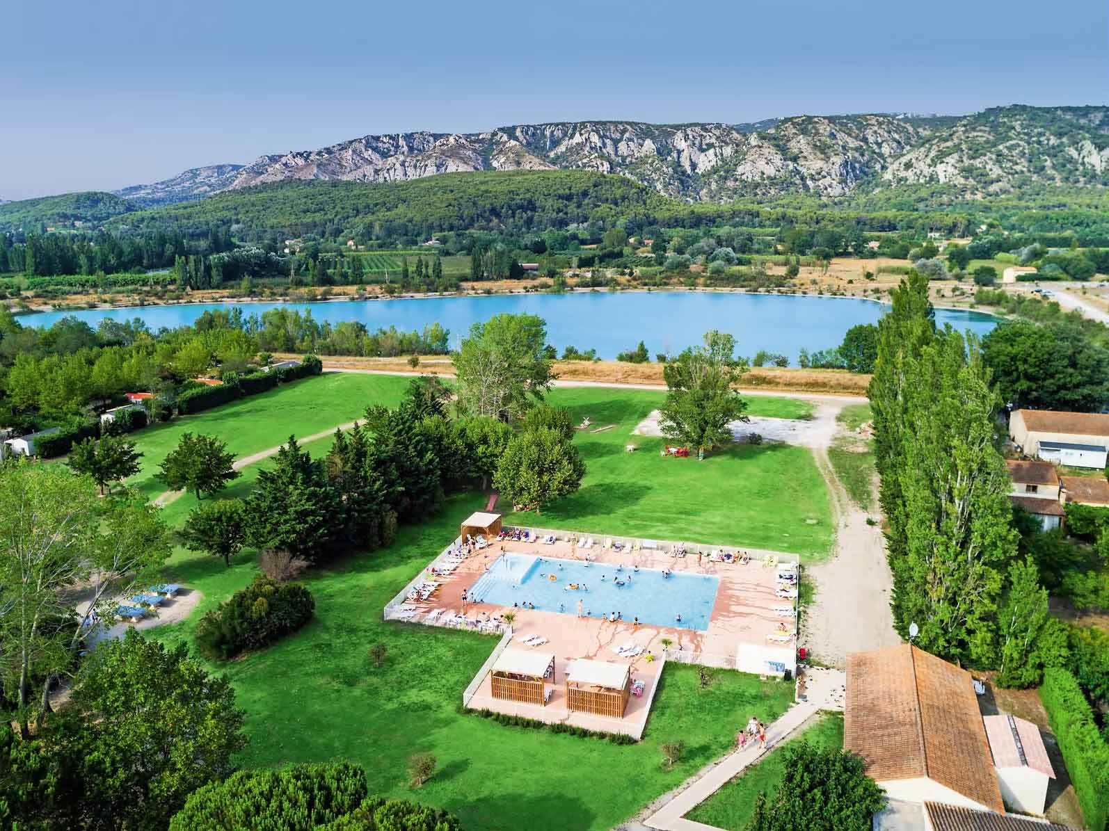 Vue aérienne du Camping Les Rives du Luberon à Cheval-Blanc près de la Durance