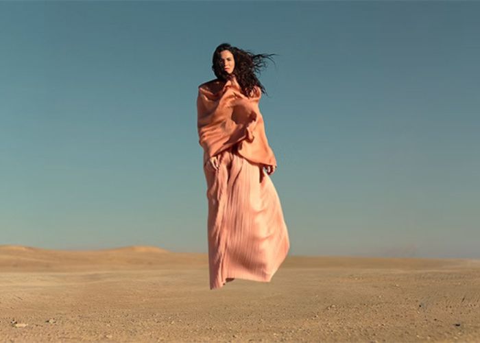 Yael Naïm en concert au Festival de Gordes 2026 avec son album Solaire