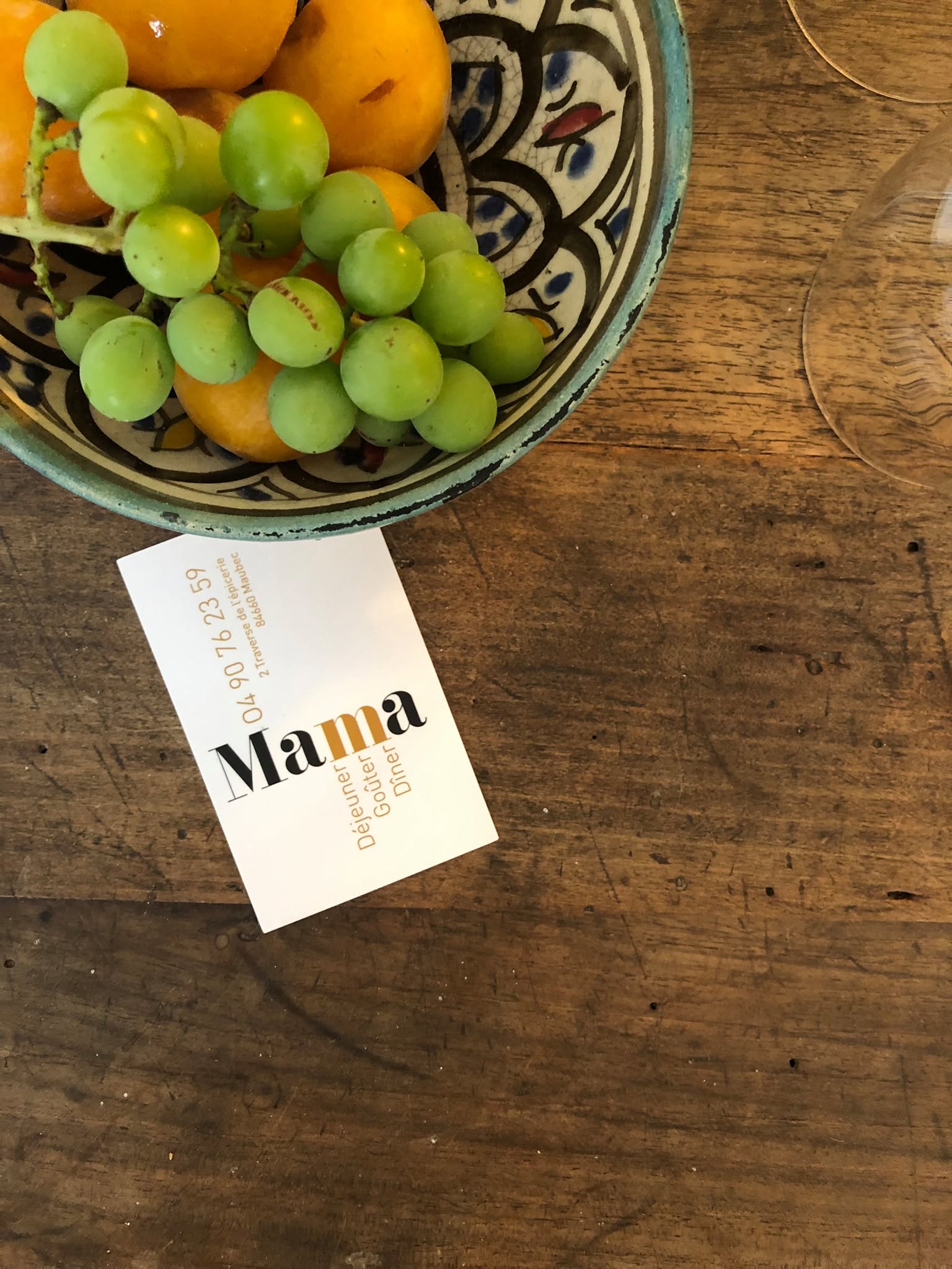 Cuisine méditerranéenne maison au restaurant MAMA à Maubec Assiette maison du restaurant MAMA à Maubec dans le Luberon