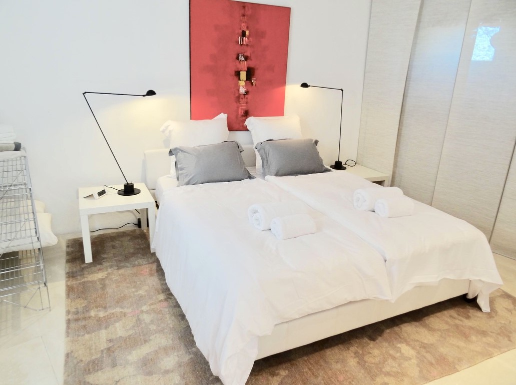 Chambre élégante et confortable des Cerisiers à Oppède Chambre des Cerisiers à la Maison Bertuli avec lit king size