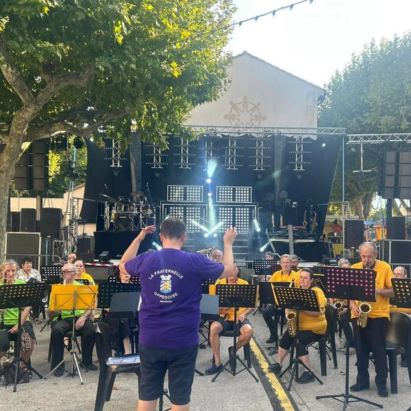 La Fraternelle Oppédoise en concert à Oppède