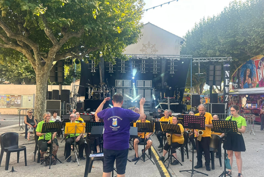 La Fraternelle Oppédoise en concert pour la Fête Votive à Oppède Concert de La Fraternelle Oppédoise pour la Fête Votive à Oppède