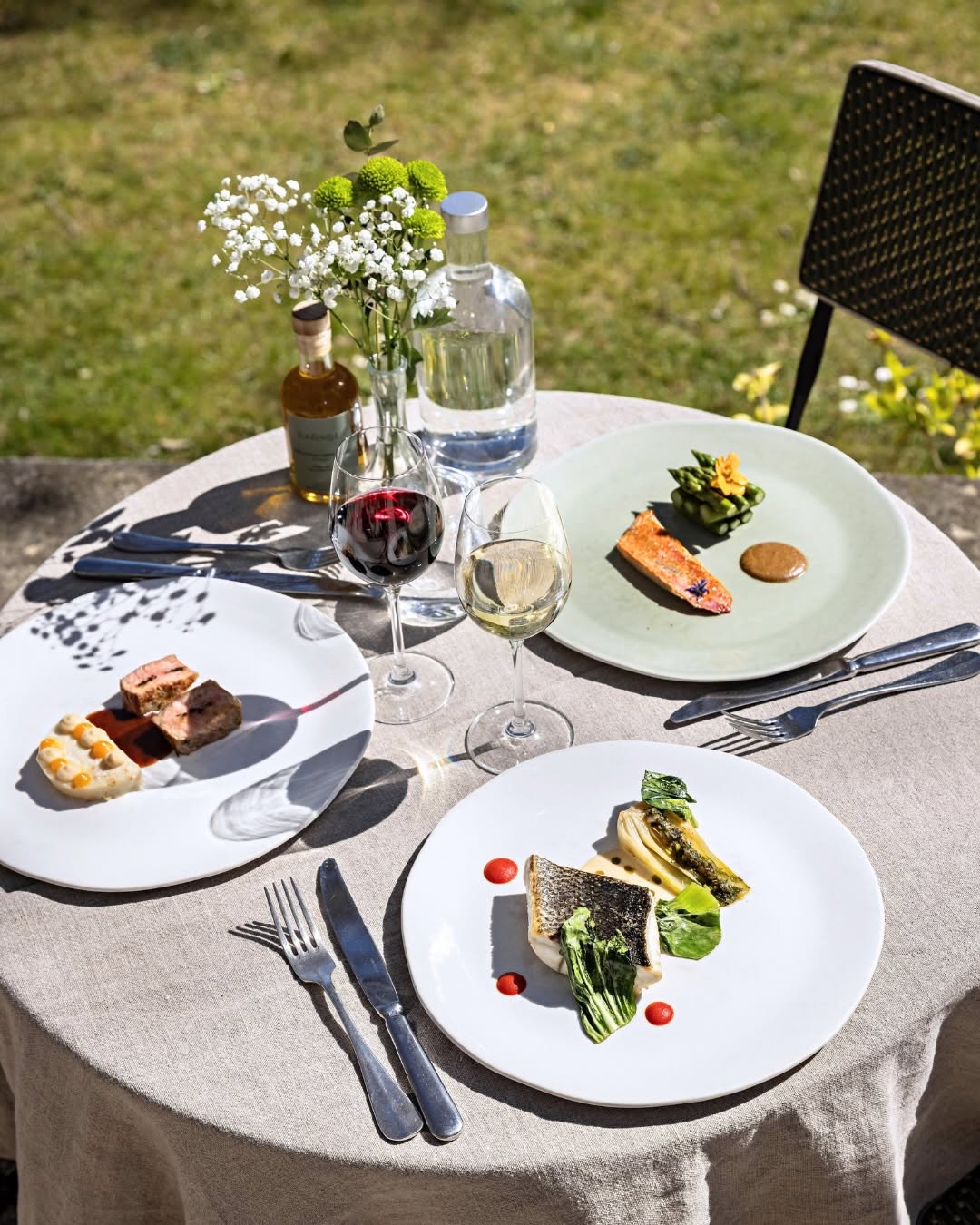 Cuisine de saison au Domaine de Fontenille dans le Luberon Table estivale et cuisine de saison au Domaine de Fontenille