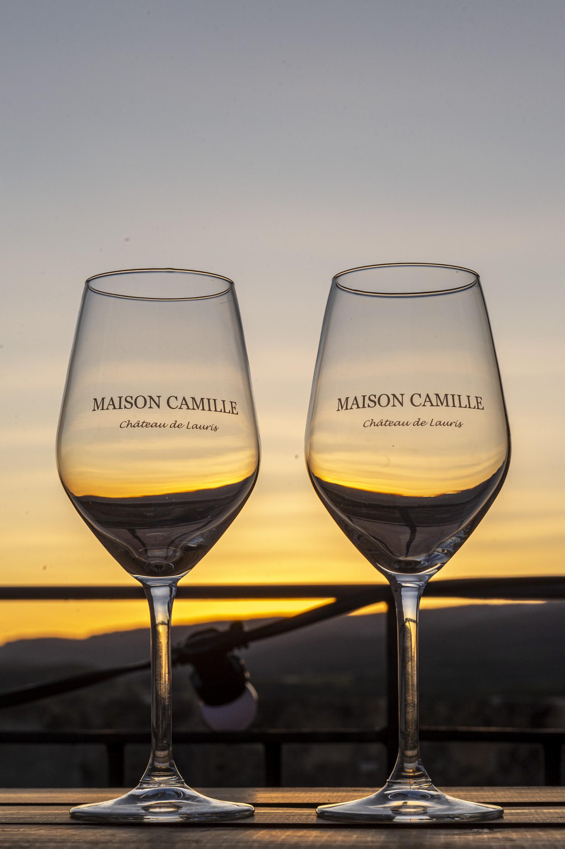 Verres Maison Camille au coucher du soleil Verres Maison Camille avec coucher de soleil sur la vallée de la Durance