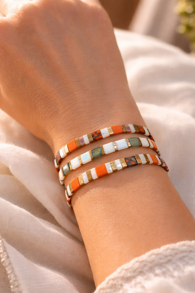 Bracelets japonais en perles Miyuki proposés lors d’un atelier créatif à Cavaillon