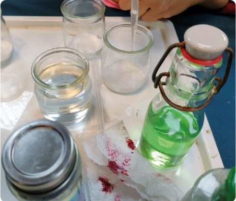 Atelier de fabrication d’une lotion à Maubec