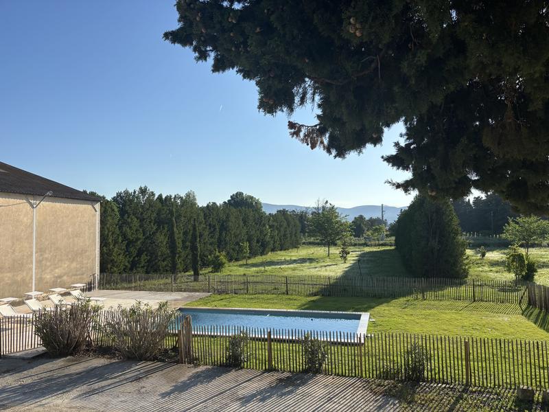 Piscine et jardin de Maison Poumo à L’Isle-sur-la-Sorgue