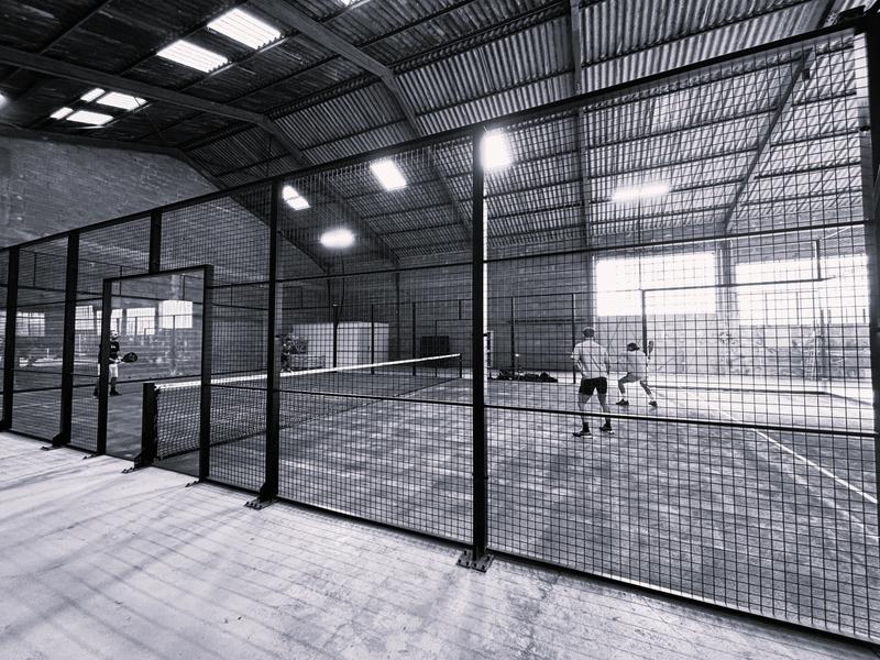 Terrain de padel privé et couvert de Maison Poumo