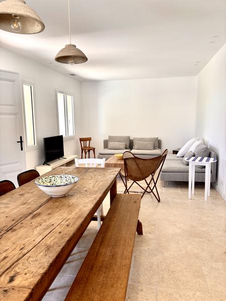 Salle à manger et salon de Maison Poumo