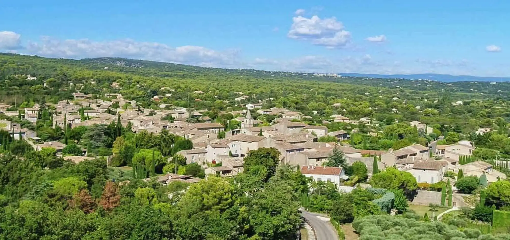 Cabrières d'Avignon, entre pierre sèche, garrigue et cèdres