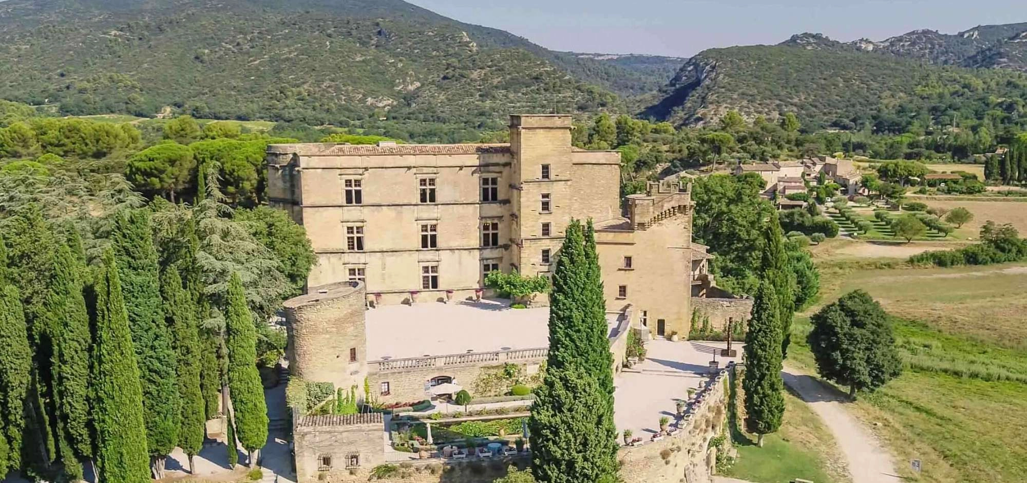 Histoire du Château de Lourmarin, premier château Renaissance de Provence