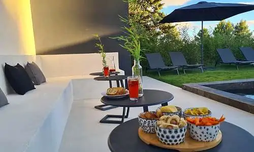 Pool house