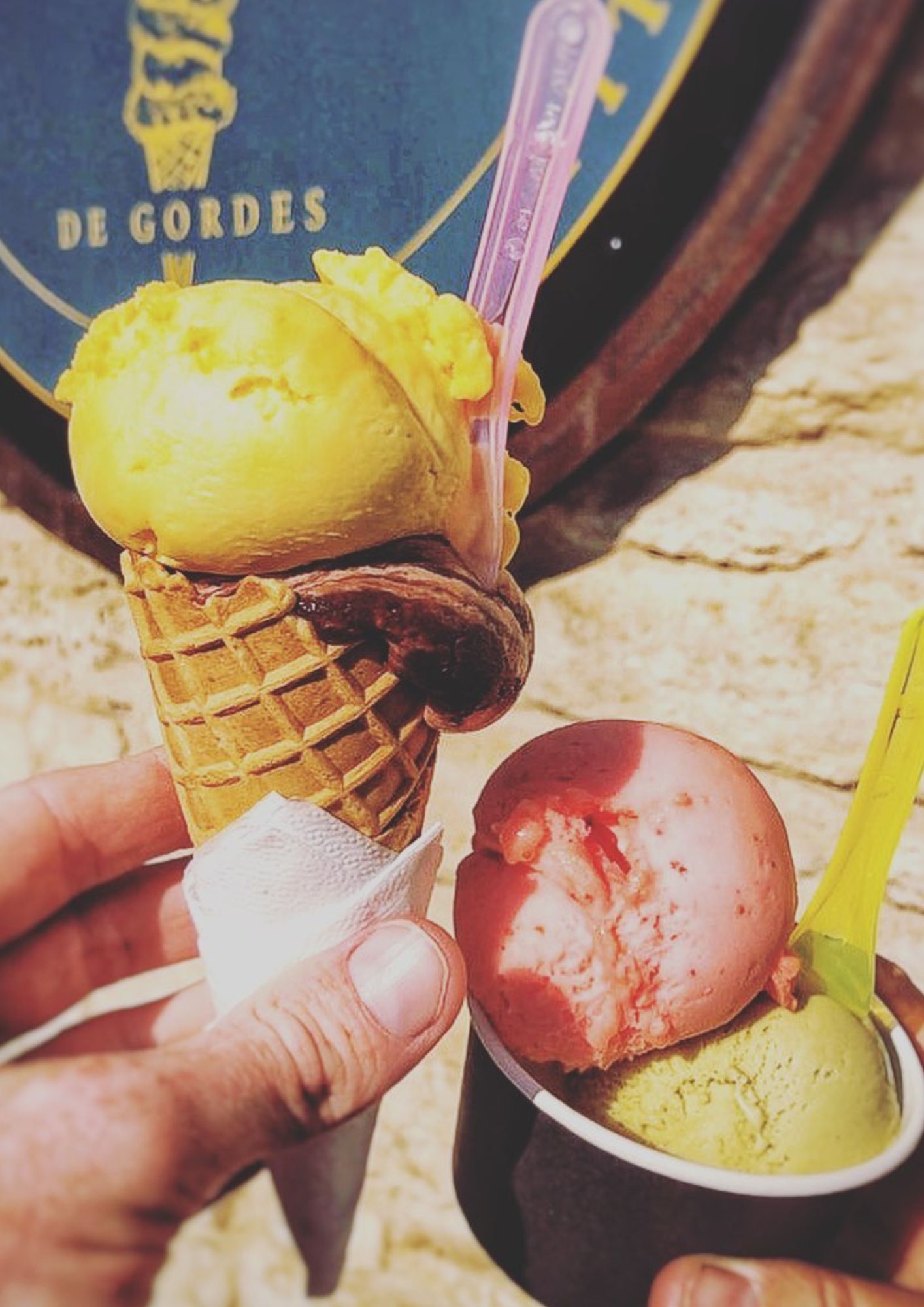 Glaces artisanales à emporter chez Casa Gelato, au cœur de Gordes Glaces artisanales à emporter de Casa Gelato à Gordes