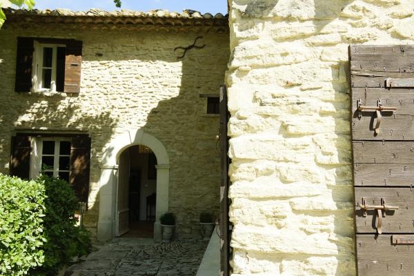 Maison d’hôtes de charme en pierre à Lagnes dans le Luberon