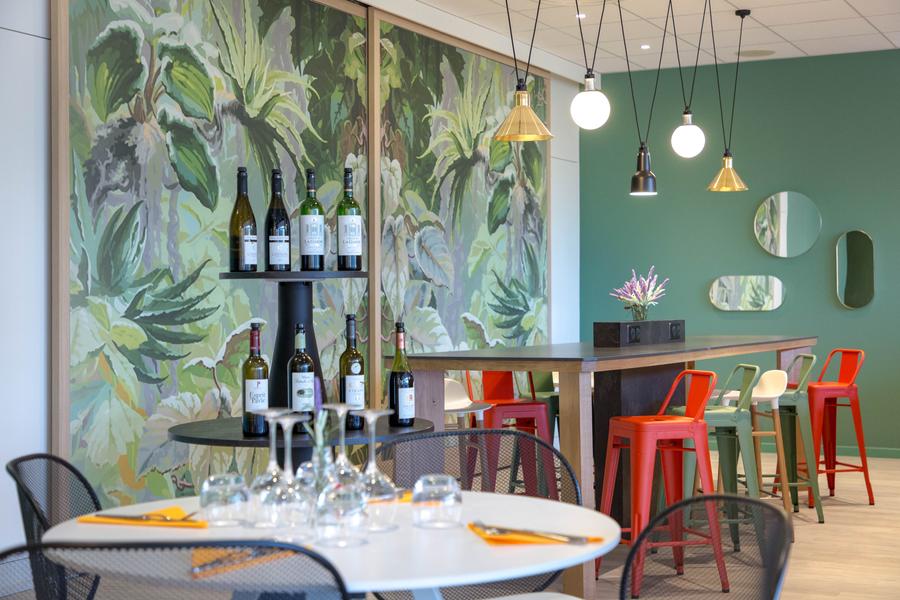 Restaurant Jeannette de l’hôtel Ibis Cavaillon Luberon Salle et terrasse du restaurant Jeannette de l’hôtel Ibis à Cavaillon