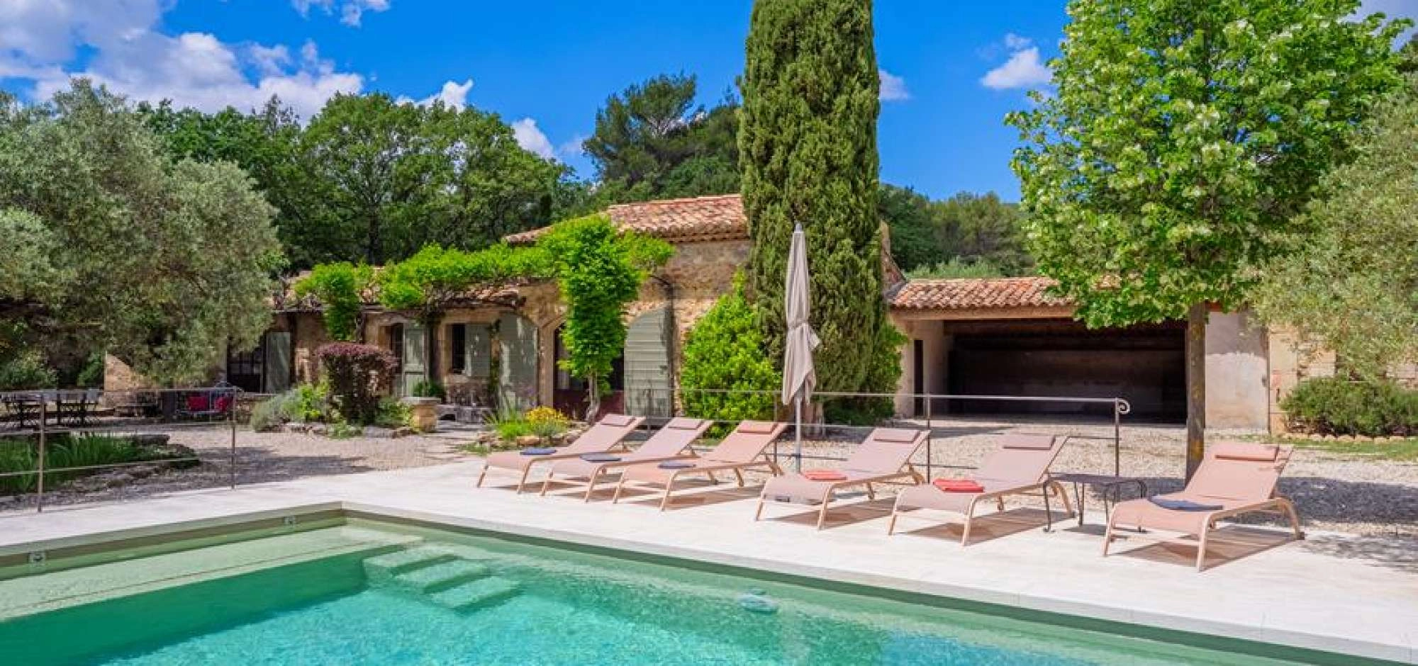 Le Mas des Redelles***